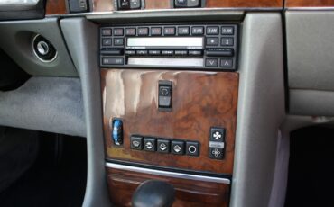 Mercedes-Benz-SL-Class-1986-Convertible-31