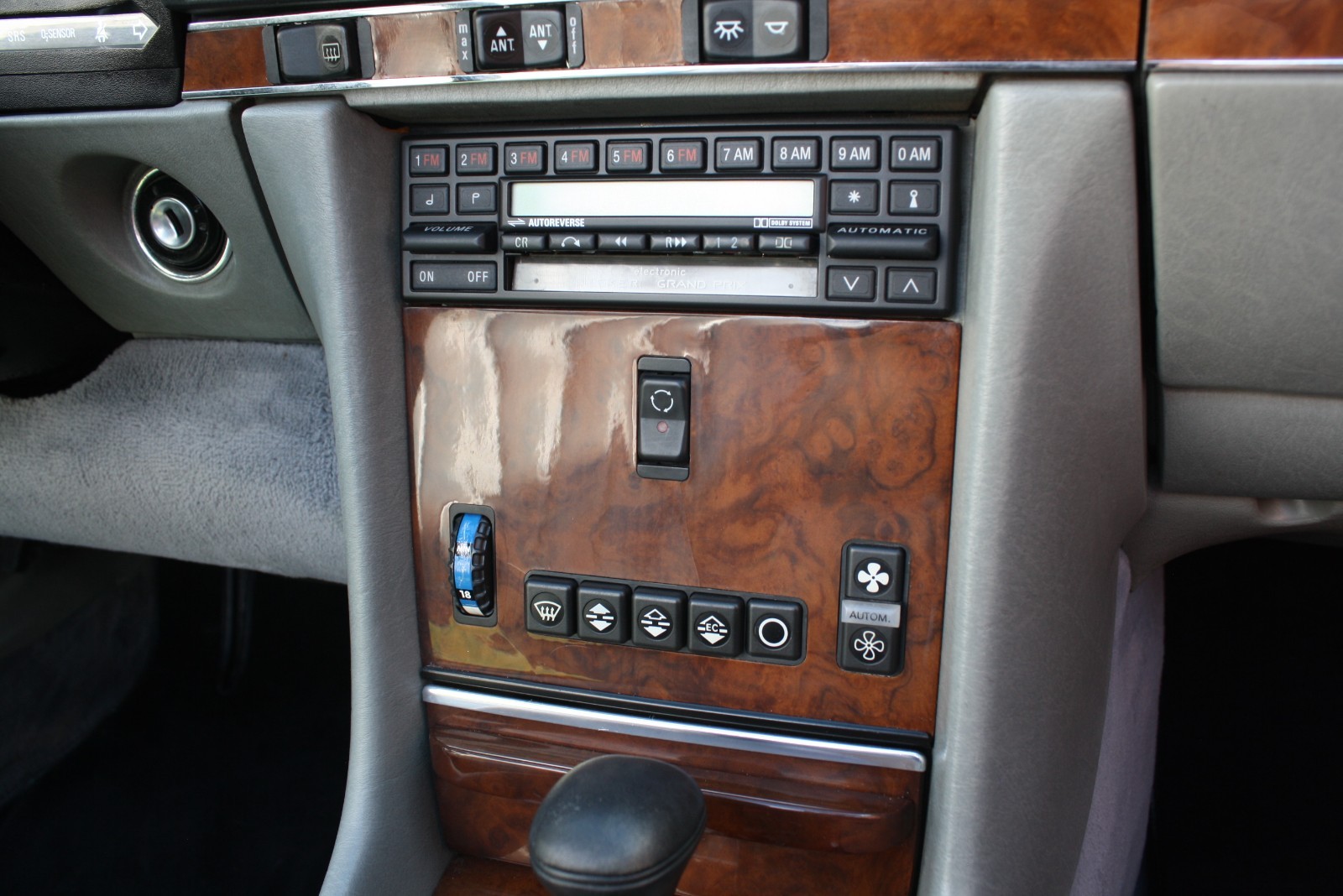 Mercedes-Benz-SL-Class-1986-Convertible-31