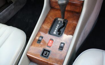 Mercedes-Benz-SL-Class-1986-Convertible-32