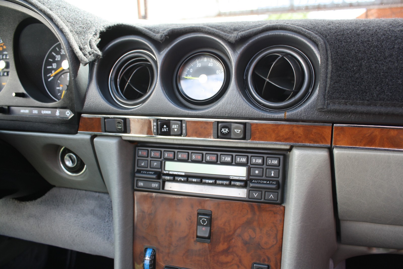 Mercedes-Benz-SL-Class-1986-Convertible-33