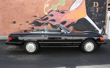 Mercedes-Benz-SL-Class-1986-Convertible-38