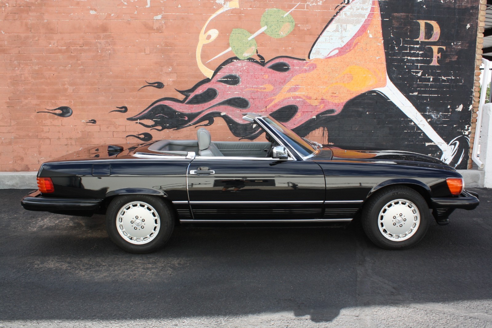 Mercedes-Benz-SL-Class-1986-Convertible-38