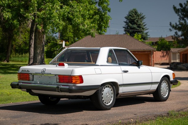 Mercedes-Benz-SL-Class-1987-Coupe-2