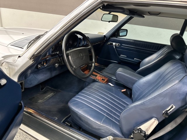 Mercedes-Benz-SL-Class-1988-Convertible-12
