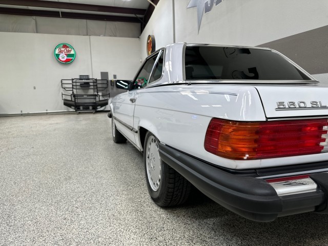 Mercedes-Benz-SL-Class-1988-Convertible-8