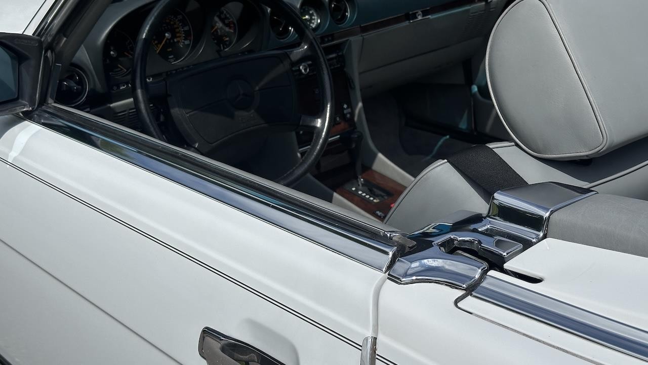 Mercedes-Benz-SL-Class-1989-22