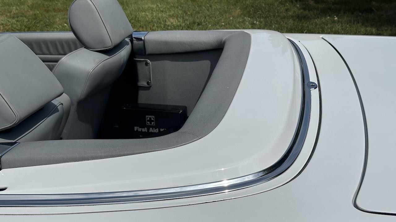 Mercedes-Benz-SL-Class-1989-23