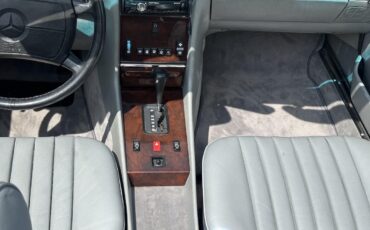 Mercedes-Benz-SL-Class-1989-25