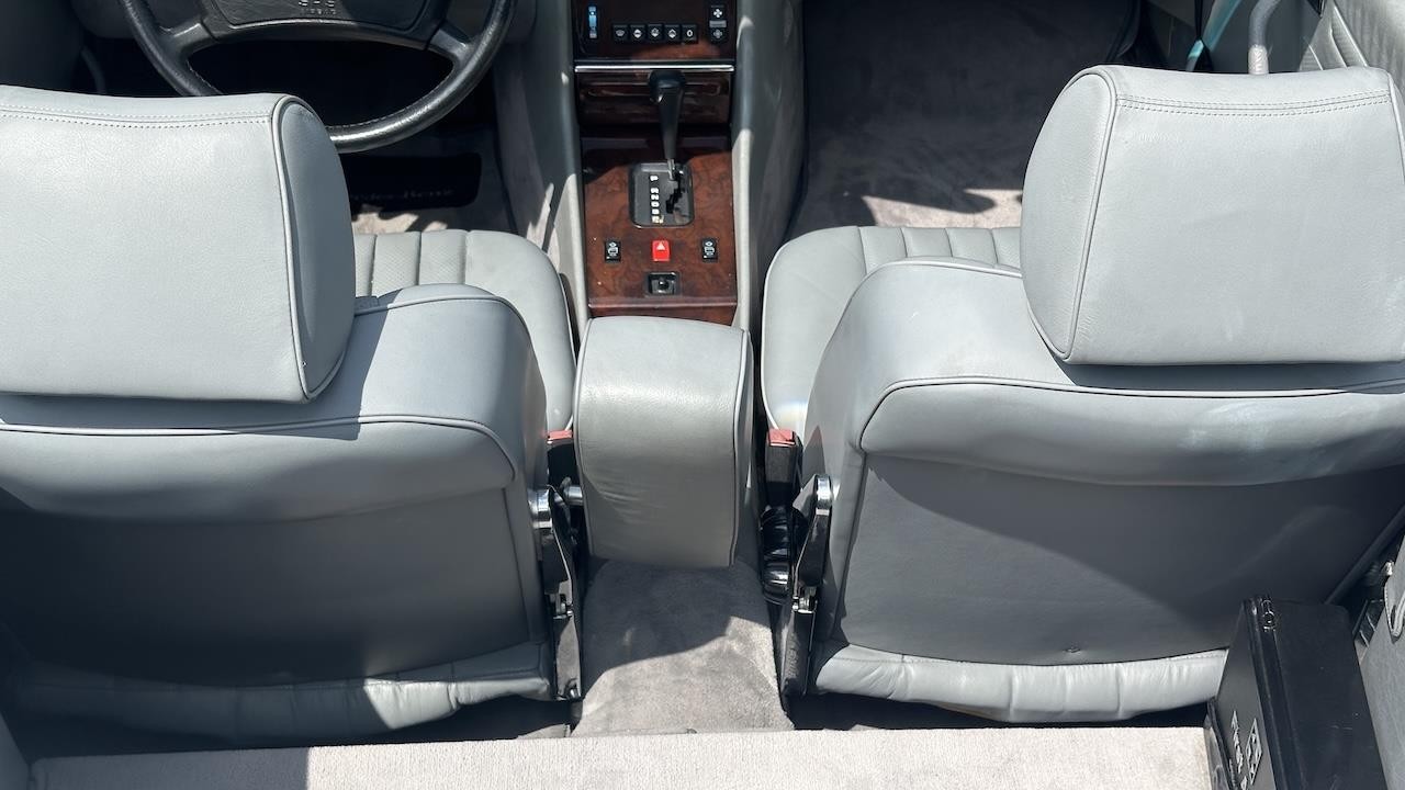Mercedes-Benz-SL-Class-1989-27
