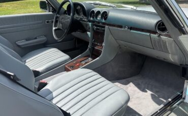 Mercedes-Benz-SL-Class-1989-32
