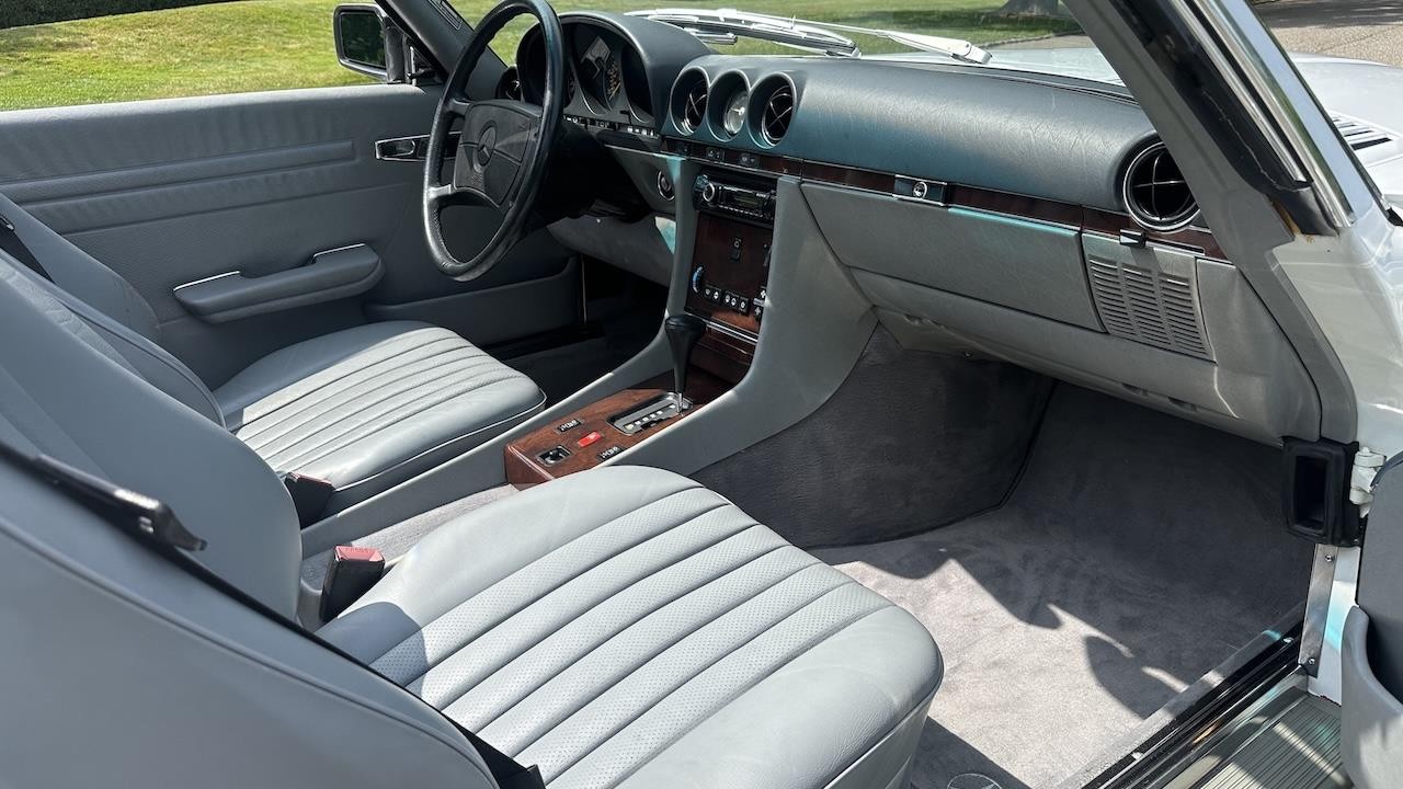 Mercedes-Benz-SL-Class-1989-32