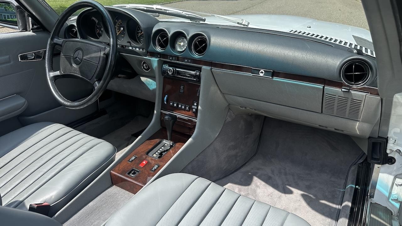 Mercedes-Benz-SL-Class-1989-33