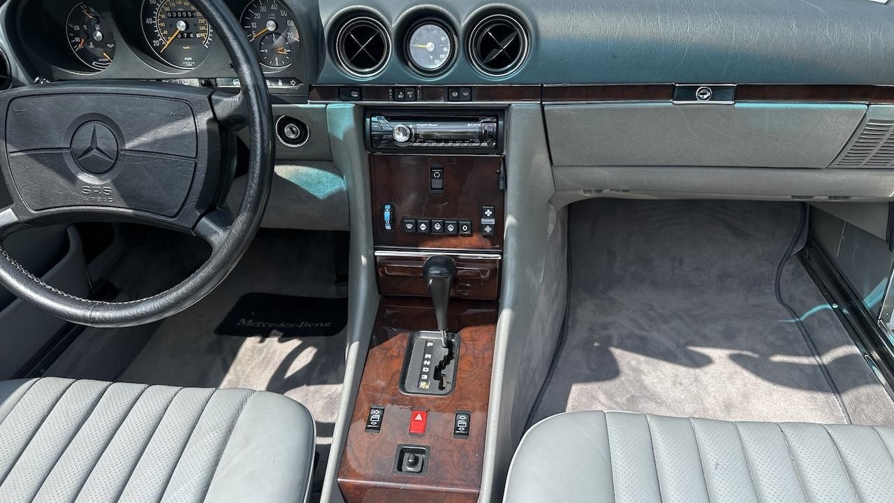 Mercedes-Benz-SL-Class-1989-36