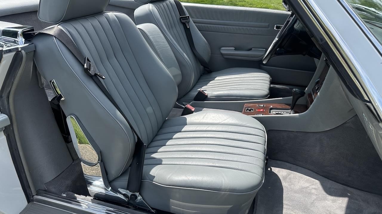 Mercedes-Benz-SL-Class-1989-37