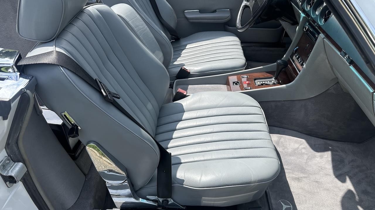 Mercedes-Benz-SL-Class-1989-38