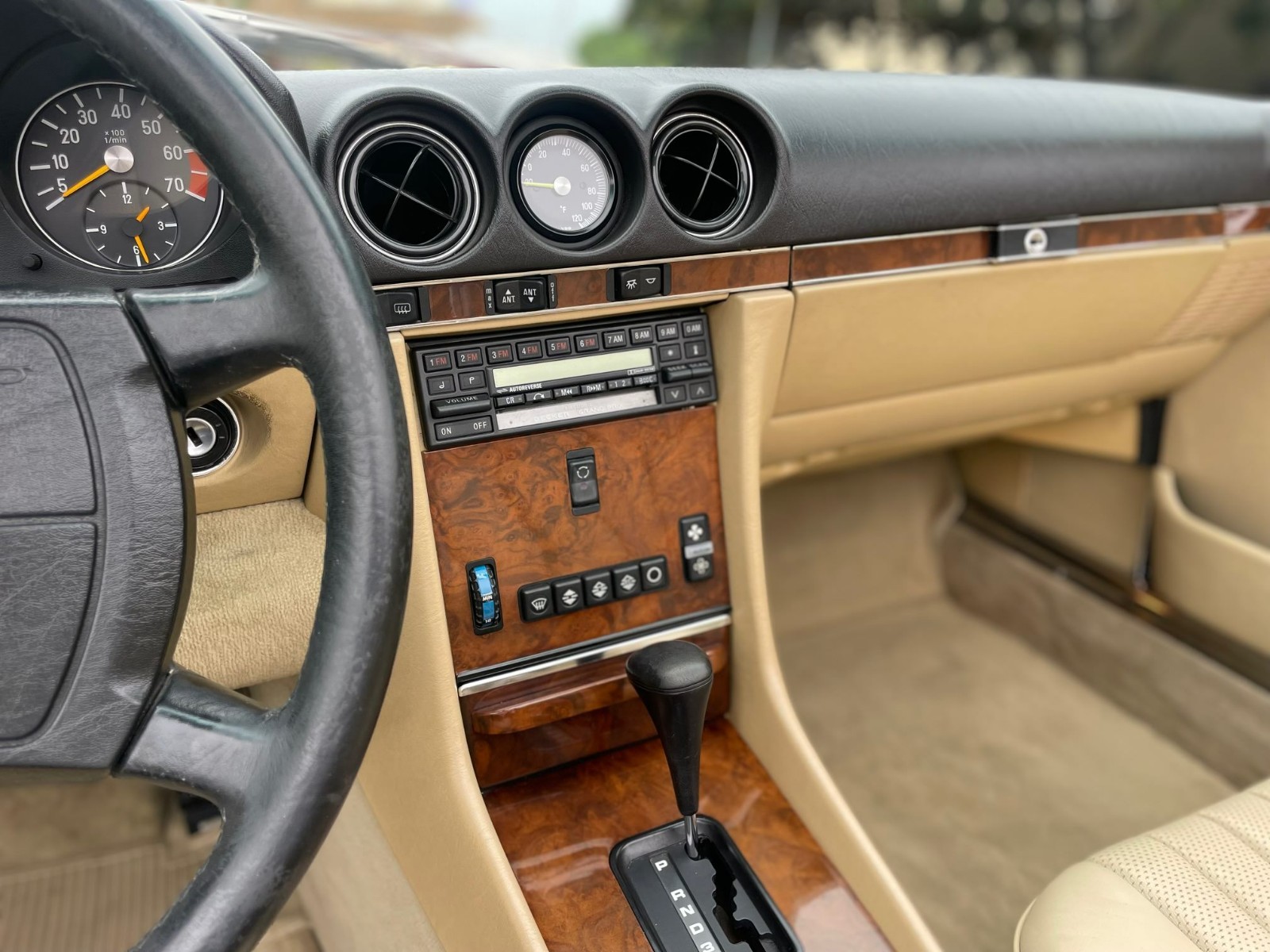 Mercedes-Benz-SL-Class-1989-Convertible-9