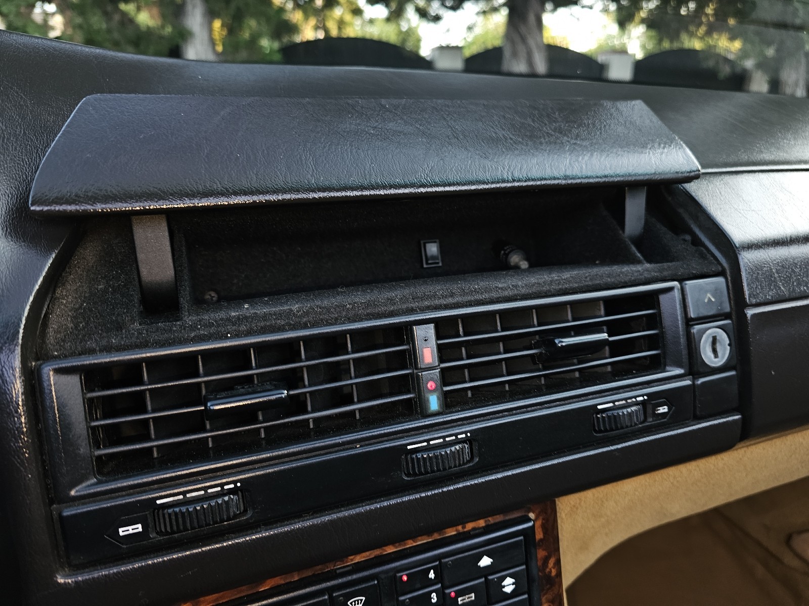 Mercedes-Benz-SL-Class-1991-13