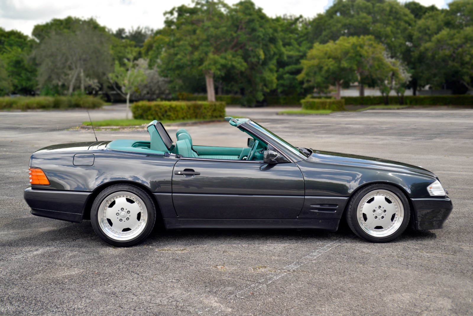 Mercedes-Benz-SL-Class-1993-Convertible-11