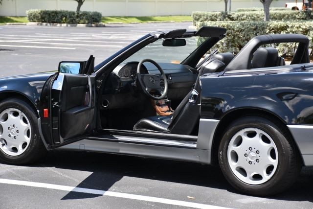 Mercedes-Benz-SL-Class-1993-Convertible-12