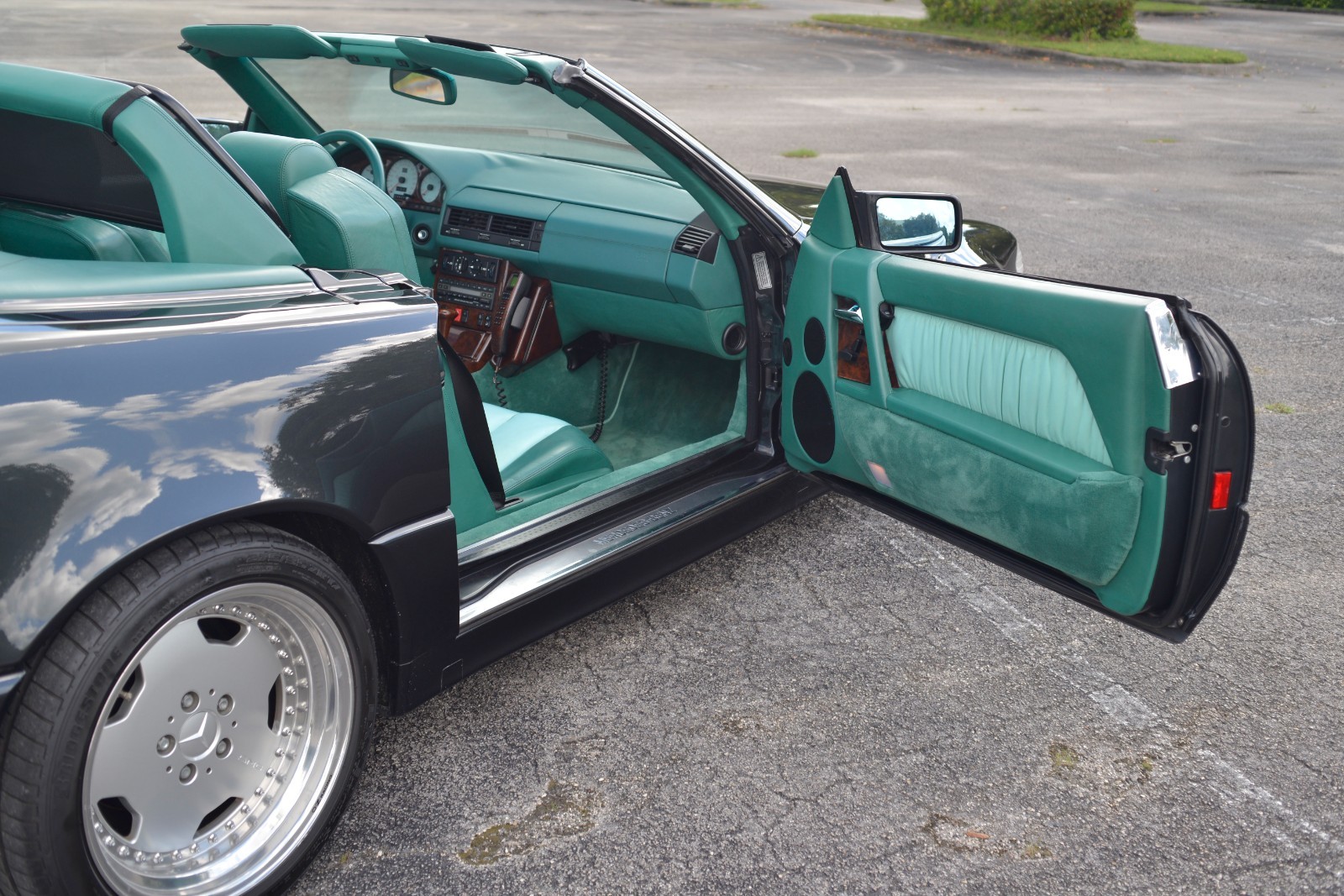 Mercedes-Benz-SL-Class-1993-Convertible-18