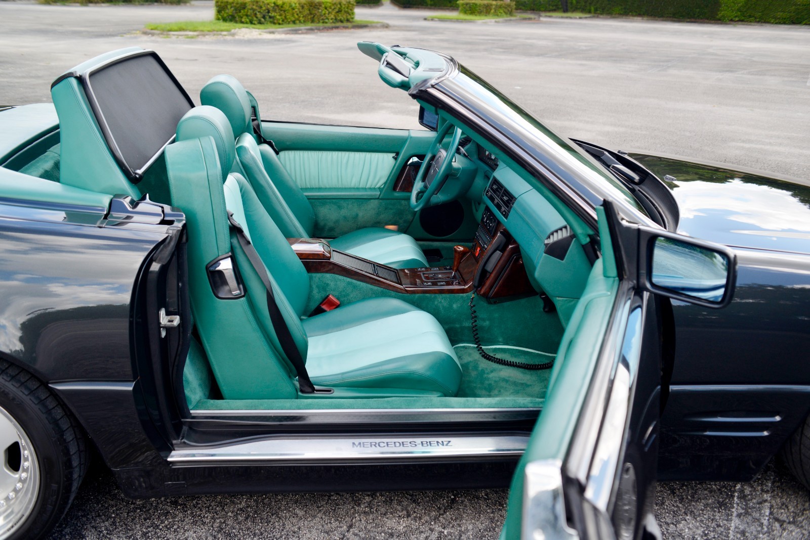 Mercedes-Benz-SL-Class-1993-Convertible-19