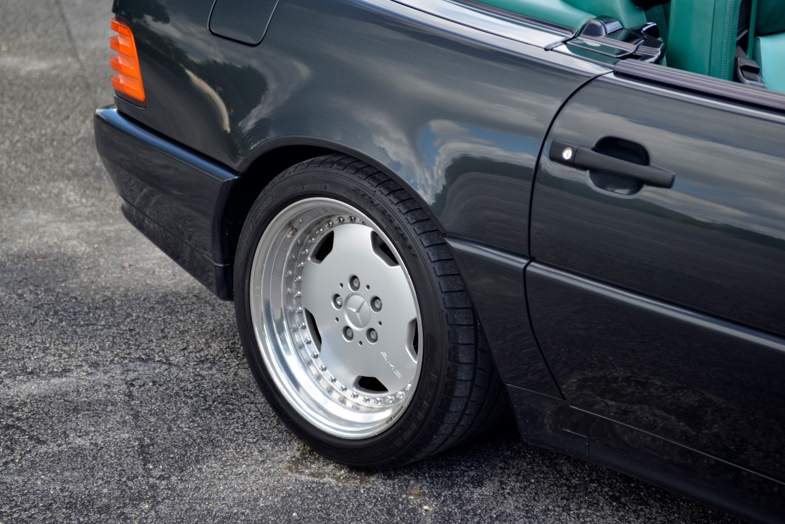 Mercedes-Benz-SL-Class-1993-Convertible-28