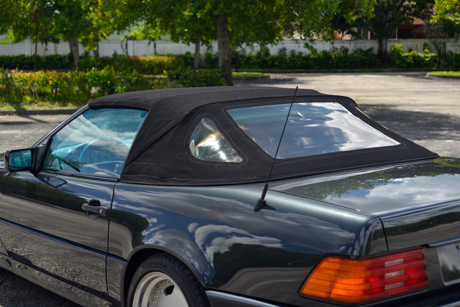 Mercedes-Benz-SL-Class-1993-Convertible-33