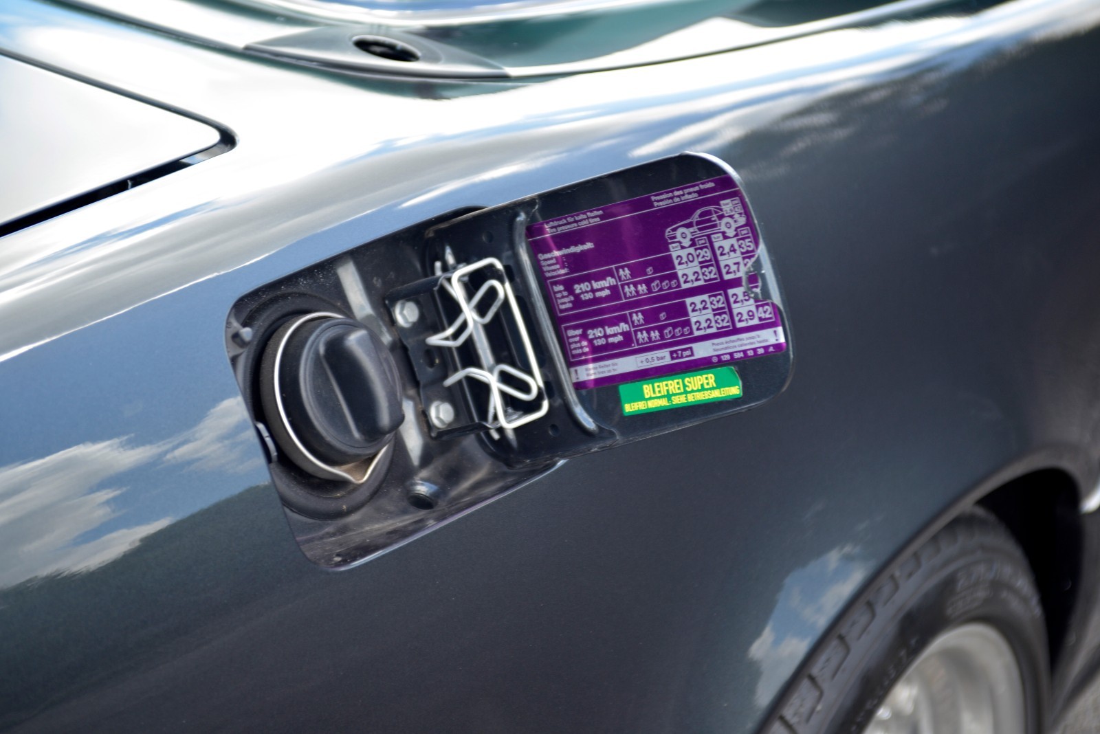 Mercedes-Benz-SL-Class-1993-Convertible-34