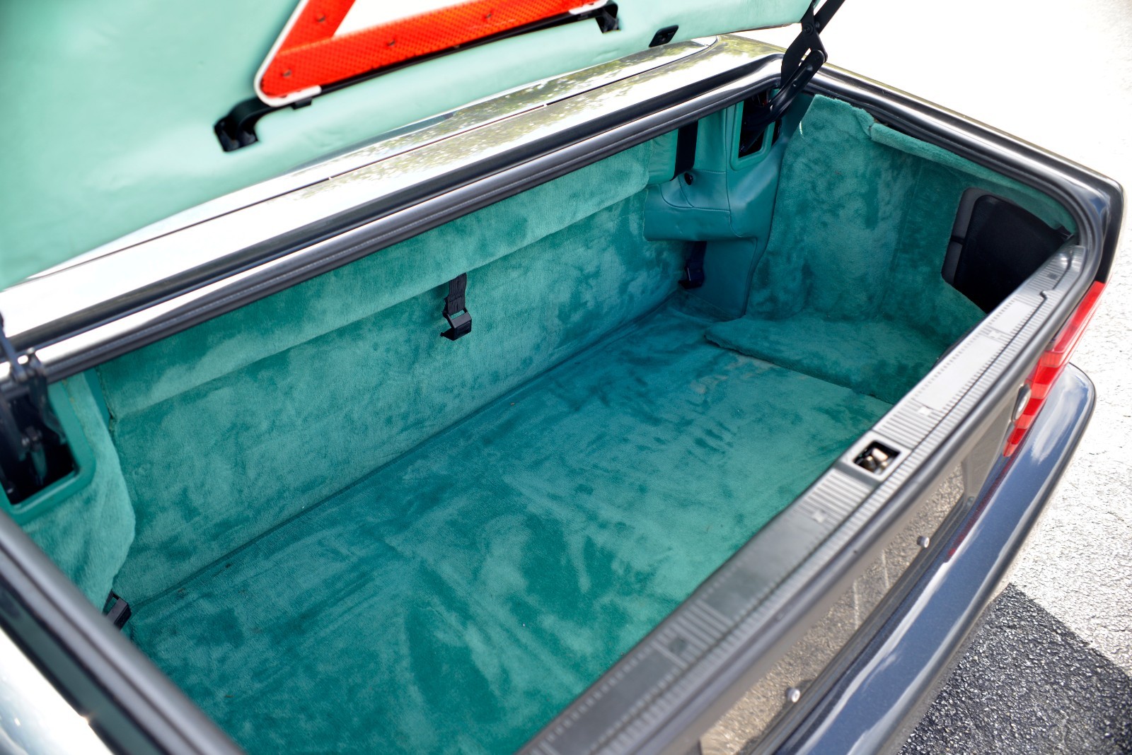 Mercedes-Benz-SL-Class-1993-Convertible-38