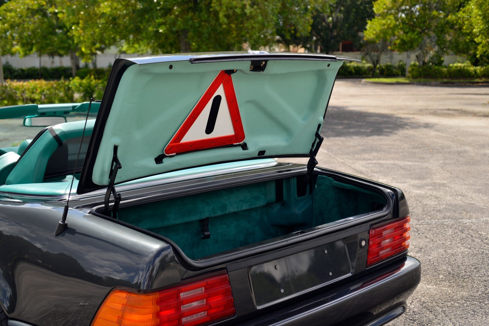 Mercedes-Benz-SL-Class-1993-Convertible-39