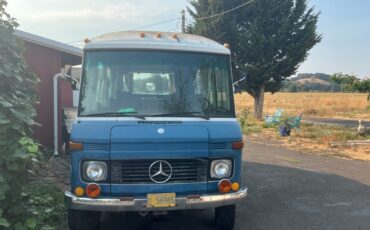 Mercedes-Benz-Sprinter-1975-MINIBUS-CAMPER-VAN-1