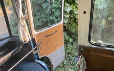 Mercedes-Benz-Sprinter-1975-MINIBUS-CAMPER-VAN-10