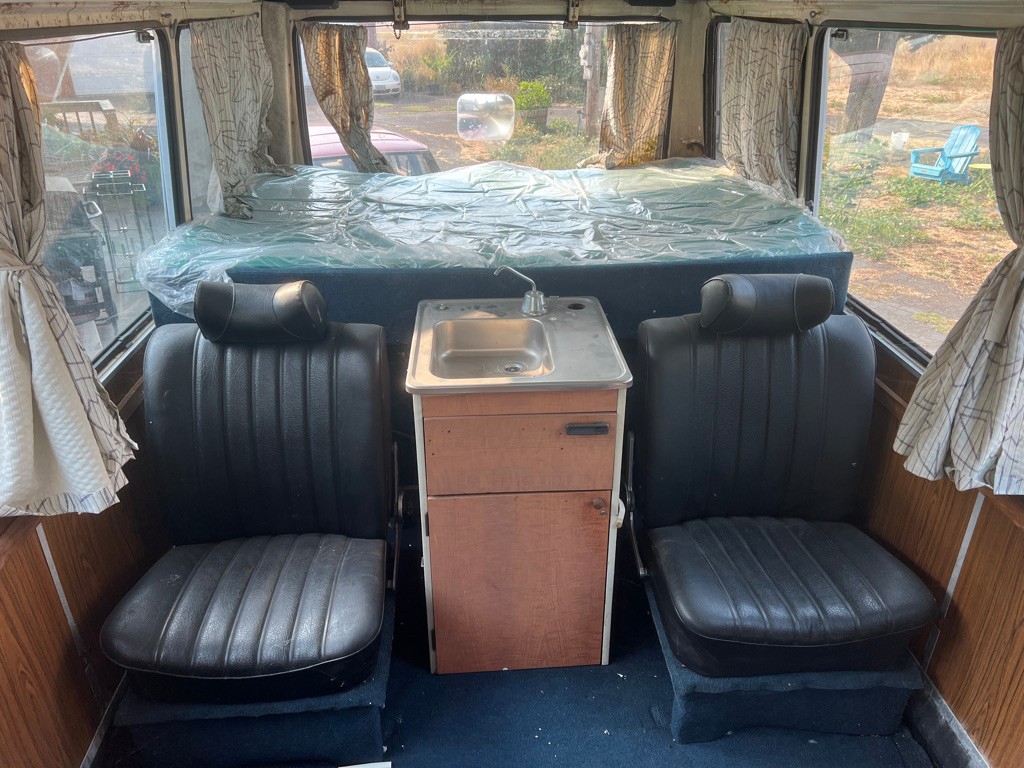 Mercedes-Benz-Sprinter-1975-MINIBUS-CAMPER-VAN-8
