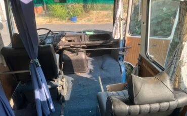 Mercedes-Benz-Sprinter-1975-MINIBUS-CAMPER-VAN-9