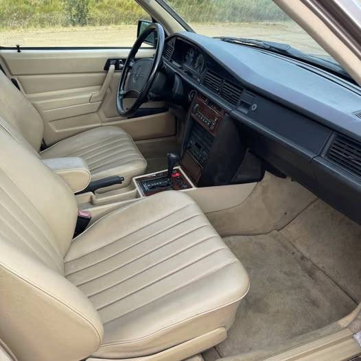 Mercedes-benz-190e-1991-grey-3