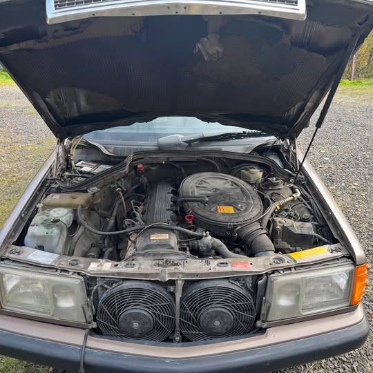 Mercedes-benz-190e-1991-grey-6