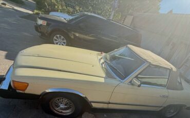 Mercedes-benz-1977-yellow-10