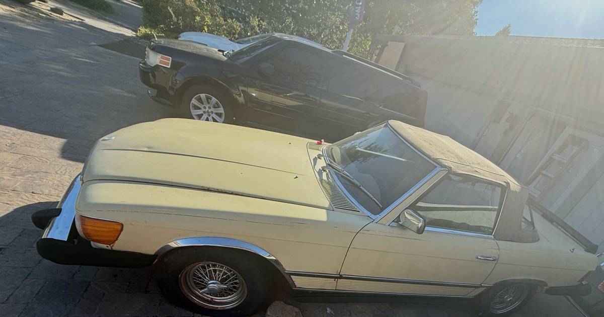 Mercedes-benz-1977-yellow-10