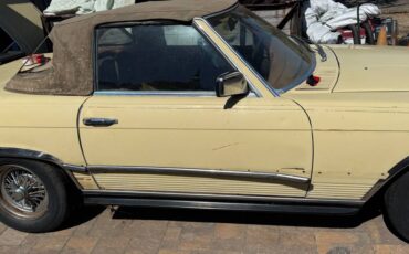 Mercedes-benz-1977-yellow-17
