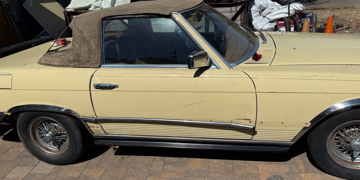 Mercedes-benz-1977-yellow-17