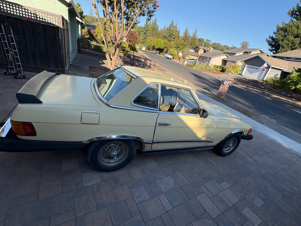 Mercedes-benz-1977-yellow-2