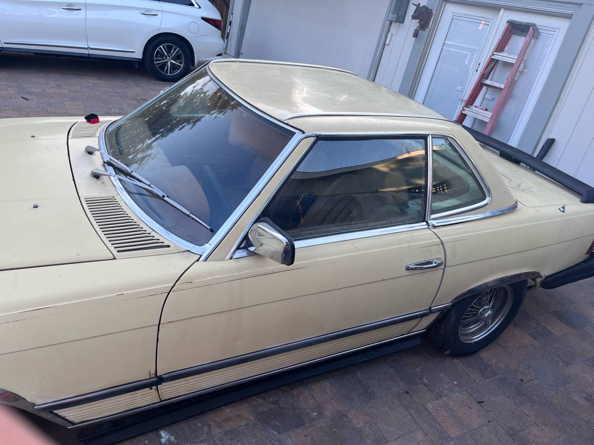 Mercedes-benz-1977-yellow-6