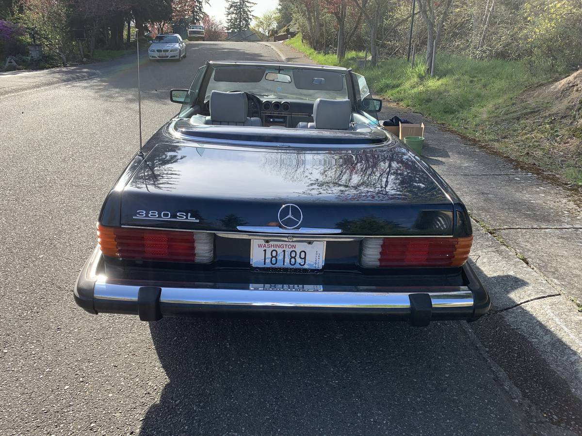 Mercedes-benz-1982-blue-1