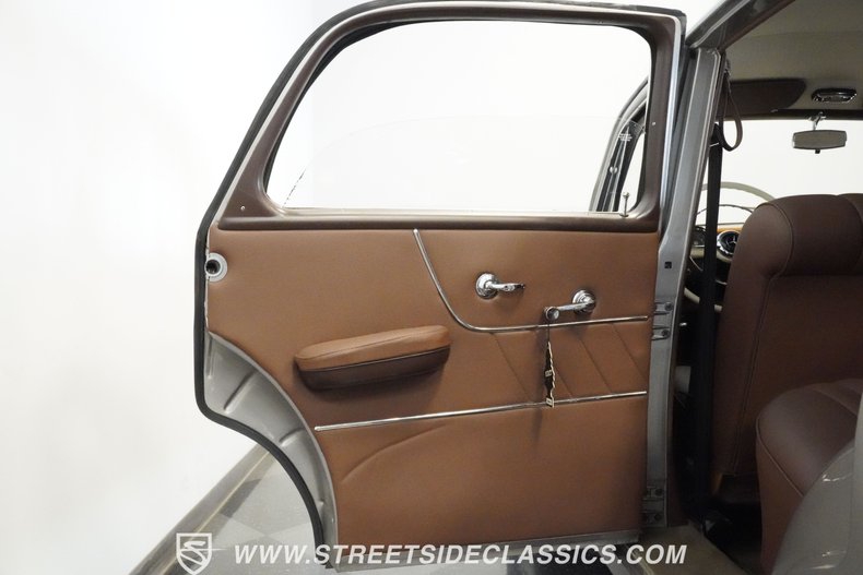 Mercedes-benz-219-1959-Champagne-Brown-3