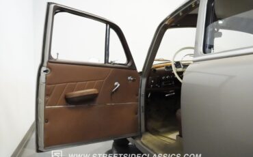 Mercedes-benz-219-1959-Champagne-Brown-38