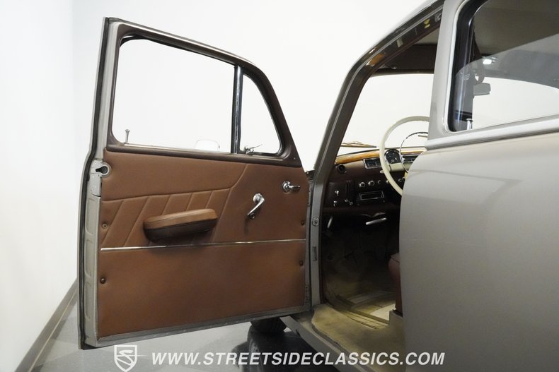 Mercedes-benz-219-1959-Champagne-Brown-38