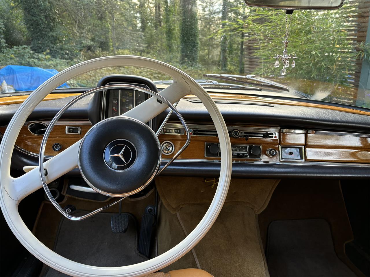 Mercedes-benz-220s-1965-Gold-Beige-13