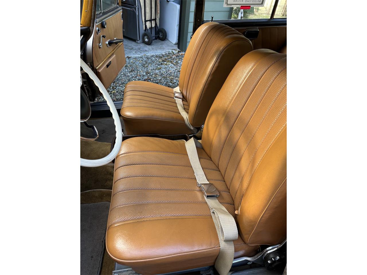 Mercedes-benz-220s-1965-Gold-Beige-15