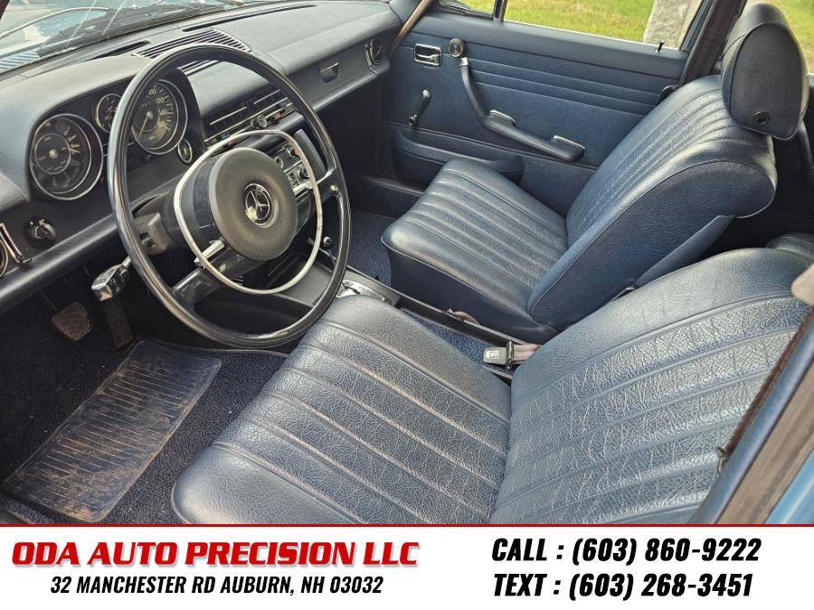 Mercedes-benz-230-class-1969-blue-14