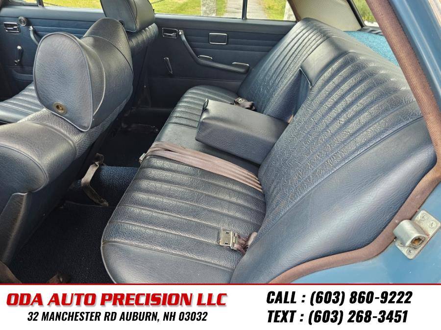 Mercedes-benz-230-class-1969-blue-16